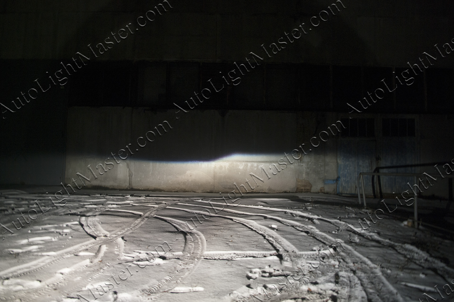 The main beam of Hella classicbi-xenon projectors